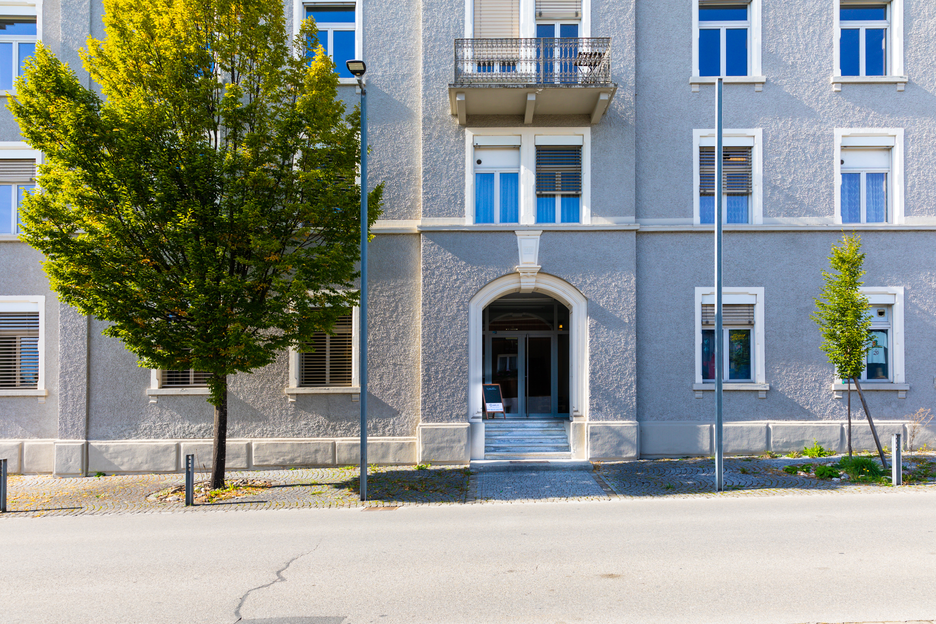 Nebeneingang (am Gebäudeende Richtung Balgach)